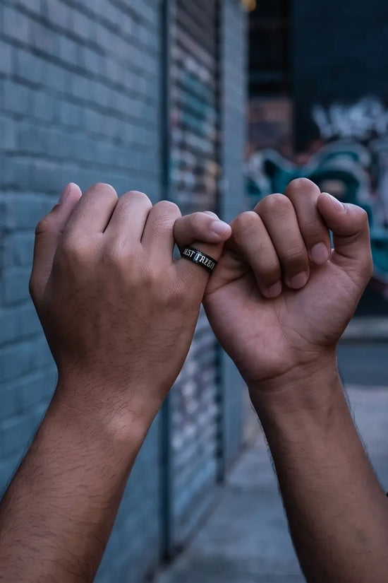 FRIENDLY BLACK RING
