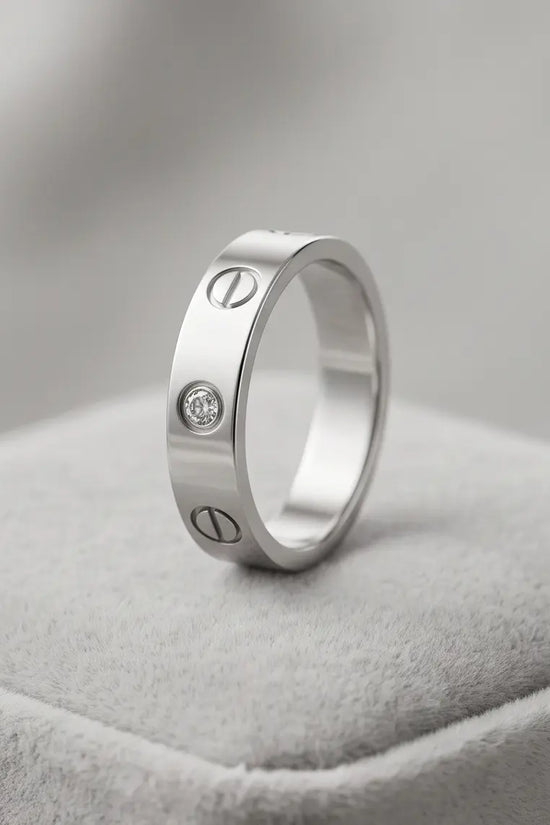 SIGNATURE STUD