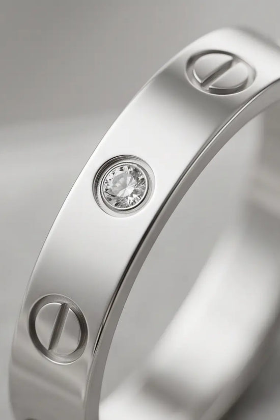 SIGNATURE STUD