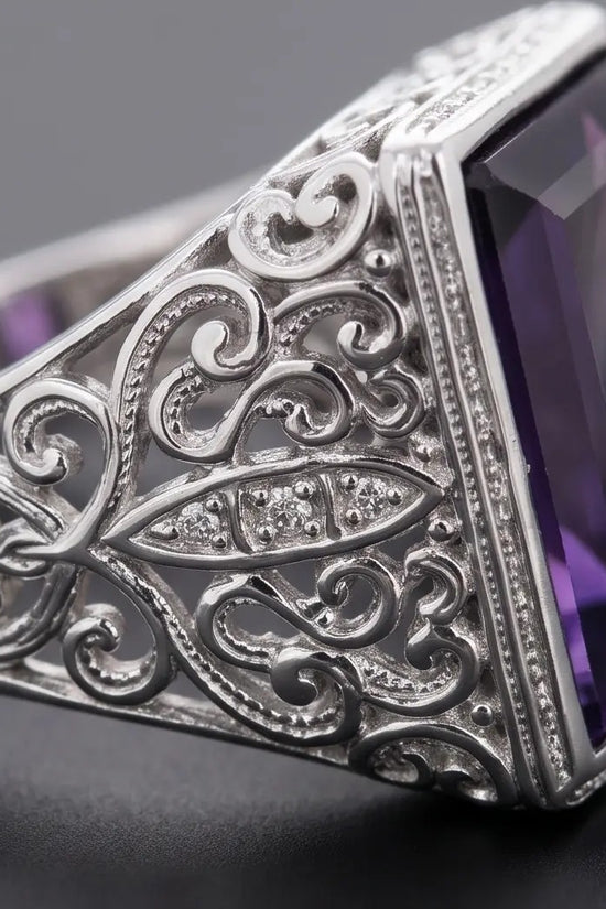 MAJESTIC VIOLET SIGNET