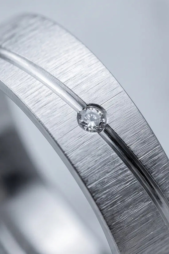 REFINED SILVER SOLACE