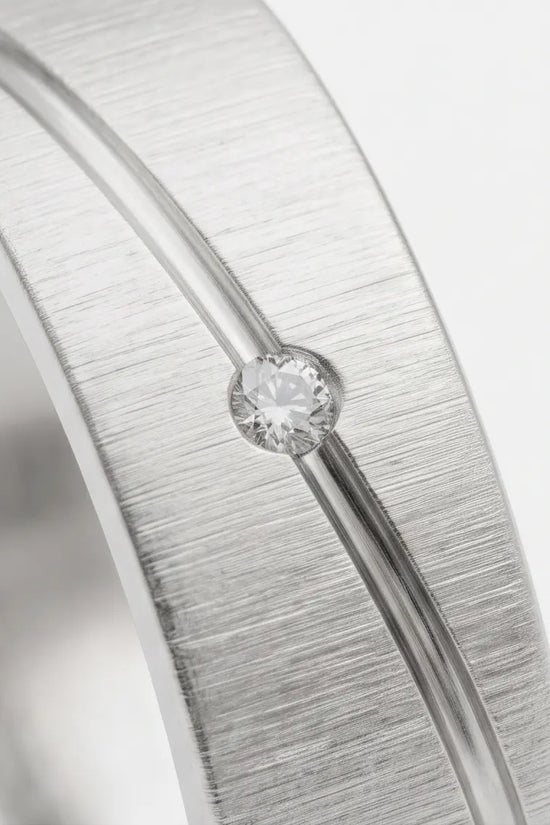REFINED SILVER SOLACE
