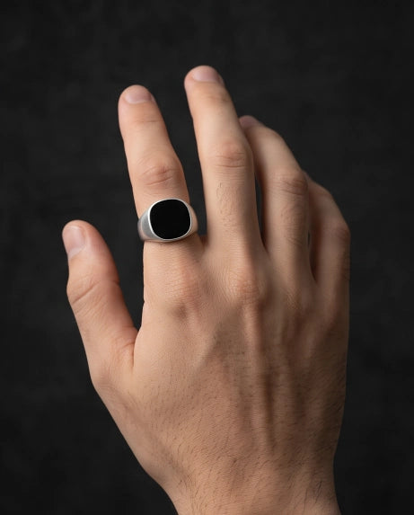 OVAL ONYX