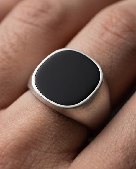 OVAL ONYX