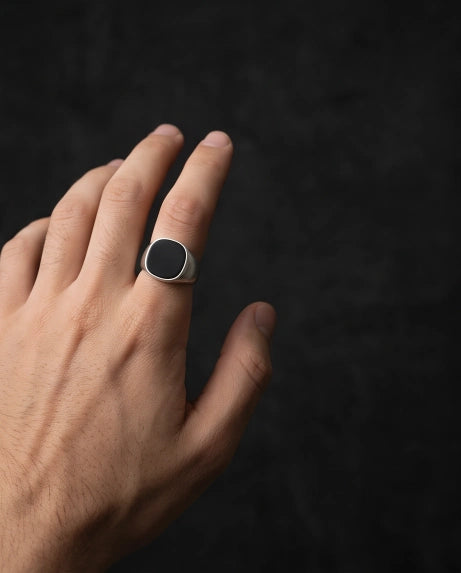 OVAL ONYX