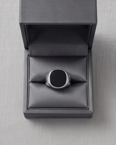 OVAL ONYX