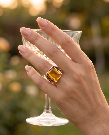 AMBER SIGNET